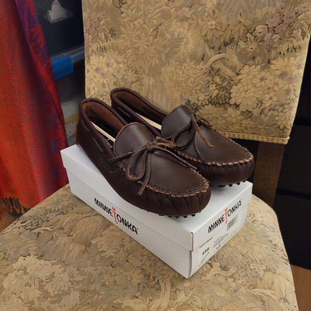 NWT Minnetonka Leather Loafers